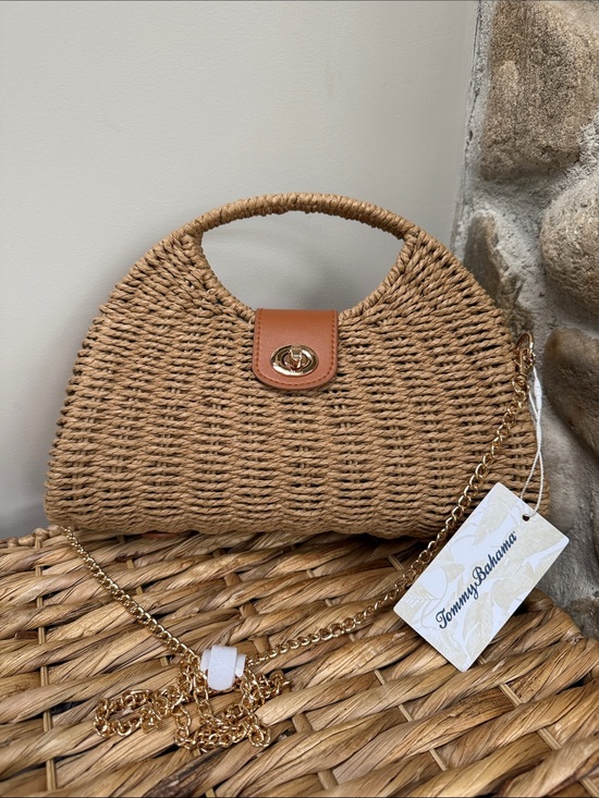 Tommy Bahama Handbags - NWT Tommy Bahama Tan Woven Straw Crossbody with Gold Chain Accent